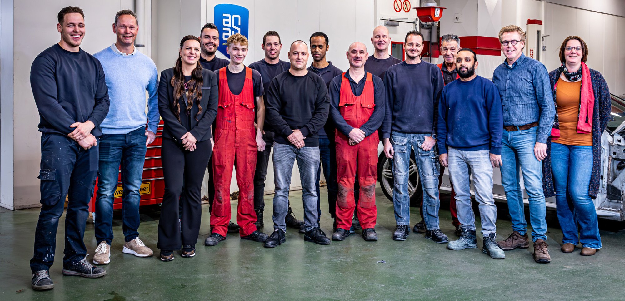 Al meer dan 40 jaar specialist in auto(ruit)schade!